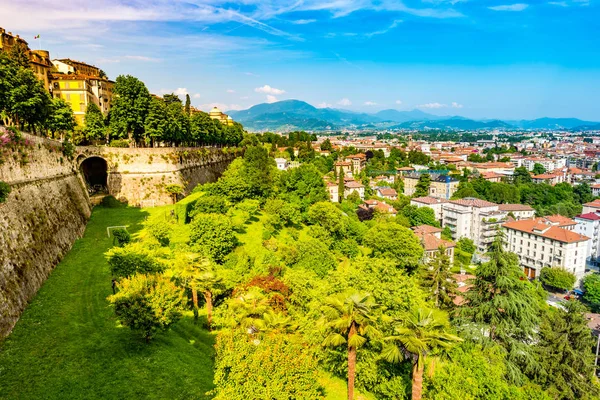 Vista panorâmica da Citta Alta, cidade velha. Bergamo — Fotografia de Stock