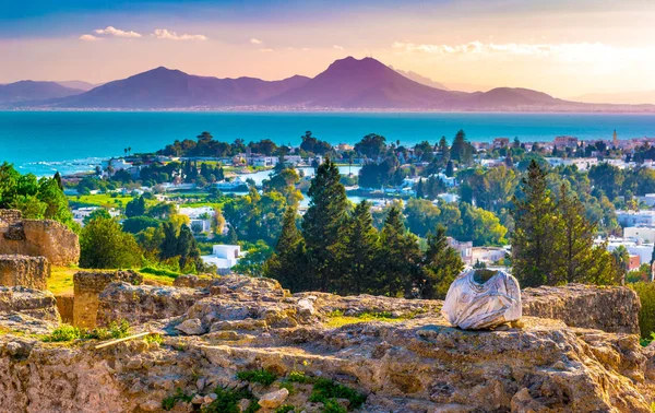 Pohled z kopce Byrsa starověké pozůstatky Kartágo a krajina. — Stock fotografie