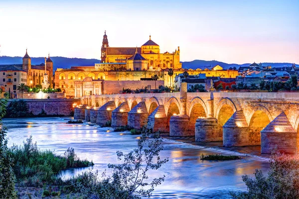 Roman Bridge and Guadalquivir river — Stock Photo, Image