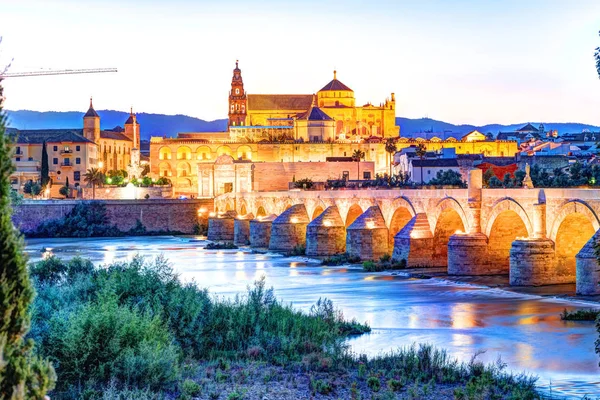 Roman Bridge and Guadalquivir river — Stock Photo, Image