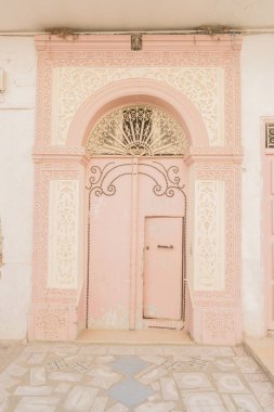 Geleneksel eski boyalı kapı bir tarihi bölge veya Medine, Tunisia.