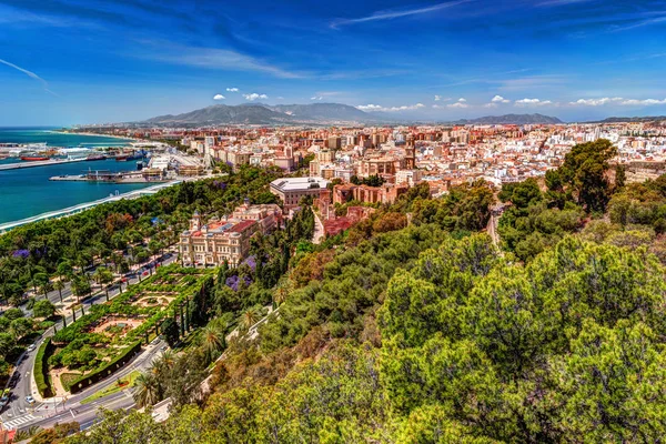 Vista aérea de Málaga tomada desde el castillo de Gibralfaro — Foto de Stock