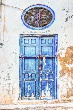 Geleneksel eski boyalı kapı bir tarihi bölge veya Medine, Tunisia.