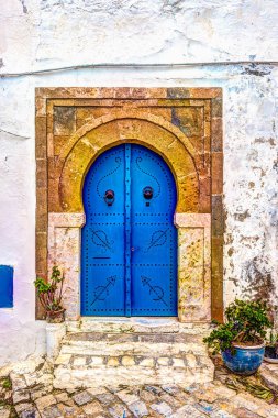Geleneksel eski boyalı kapı bir tarihi bölge veya Medine, Tunisia.