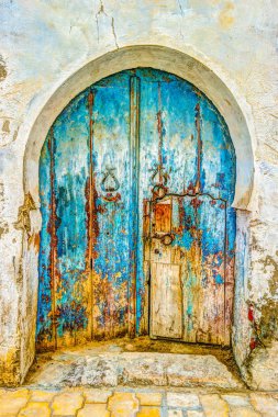 Geleneksel eski boyalı kapı bir tarihi bölge veya Medine, Tunisia.