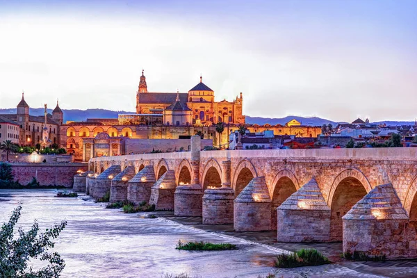 Roman Bridge and Guadalquivir river — Stock Photo, Image