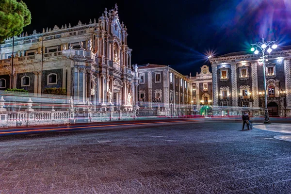 Piazza Duomo com Catedral de Santa Agatha em Catania, na Sicília, Itália — Fotografia de Stock