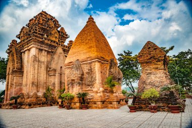 po nagar nha trang Vietnam yakınındaki kuleleri