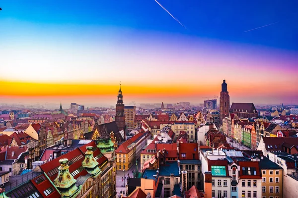 Panorama belysta gamla stan av Wroclaw på natten. — Stockfoto