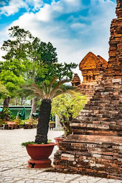 Las torres de Po Nagar cerca de Nha Trang en Vietnam — Foto de Stock