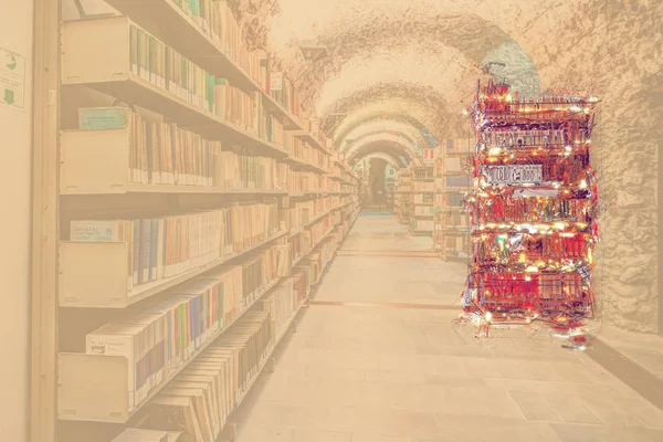 Ajuste de biblioteca con libros y material de lectura . —  Fotos de Stock