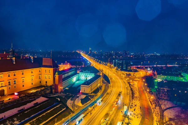 Noc Panorama Zamku Królewskiego i starego miasta w Warszawie — Zdjęcie stockowe