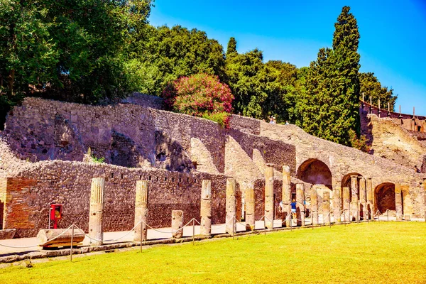 El famoso sitio antiguo de Pompeya, cerca de Nápoles . — Foto de Stock