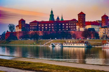 Wawel tepe üzerinde Polonya Kings Royal castle