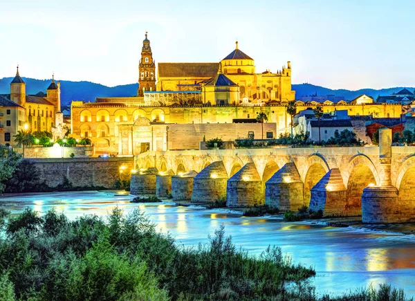 Roman Bridge and Guadalquivir river — Stock Photo, Image