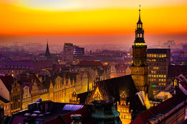 Panorama beleuchtete Altstadt von Breslau bei Nacht. — Stockfoto