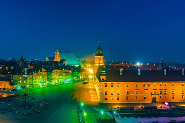 ロイヤル キャッスル、ワルシャワの旧市街の夜景 — ストック写真