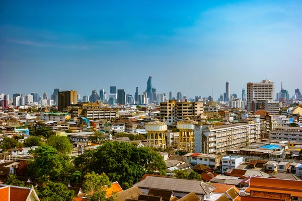 Aerial view of Bangkok monastery and modern office buildings — Stock Photo, Image