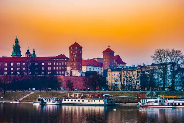 Royal castle of the Polish kings on the Wawel hill — Stock Photo, Image
