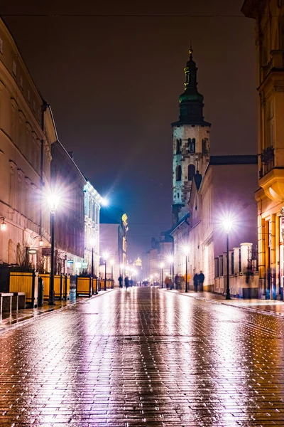 Éjszakai street, Krakkó, Lengyelország. — Stock Fotó