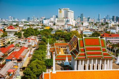 Bangkok Manastırı ve modern ofis binaları havadan görünümü