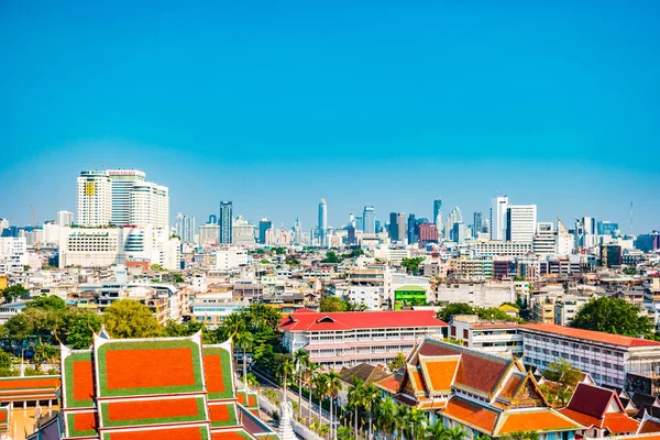 Aerial view of Bangkok monastery and modern office buildings — Stock Photo, Image