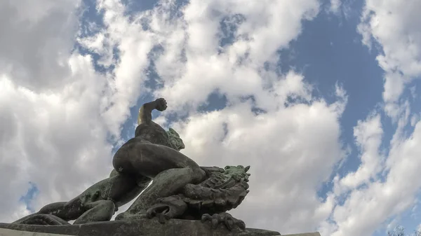 Estátua da Liberdade na colina de Gellert em Budapeste, na Hungria — Fotografia de Stock