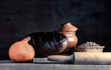 Kırsal mutfak sahnesi.