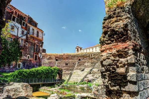 Antiguo teatro romano en Catania — Foto de Stock