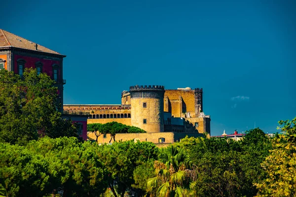 Středověký hrad Maschio Angioino — Stock fotografie