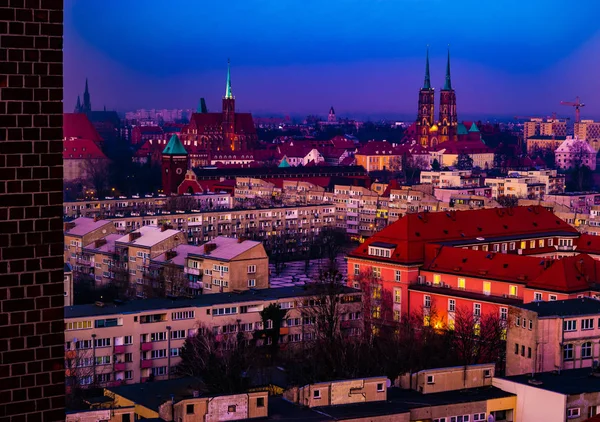 Panorama beleuchtete Altstadt von Breslau bei Nacht. — Stockfoto