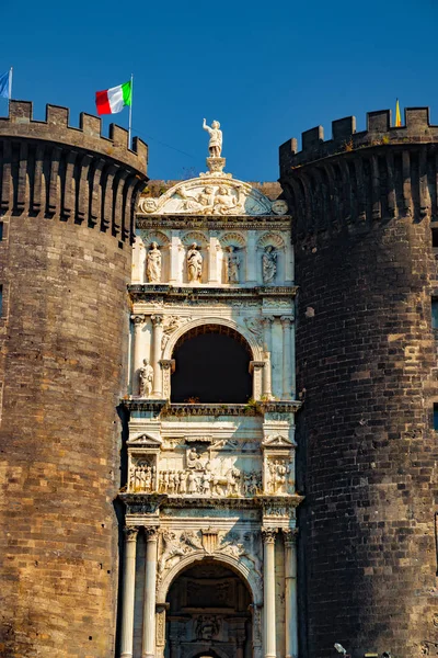 The medieval castle of Maschio Angioino — Stock Photo, Image