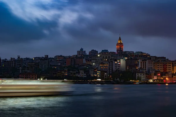 Beyoglu 지구 역사적인 건축물과 갈라타 타워 이스탄불, 터키에서 중세 랜드마크 — 스톡 사진