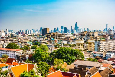 Bangkok Manastırı ve modern ofis binaları havadan görünümü