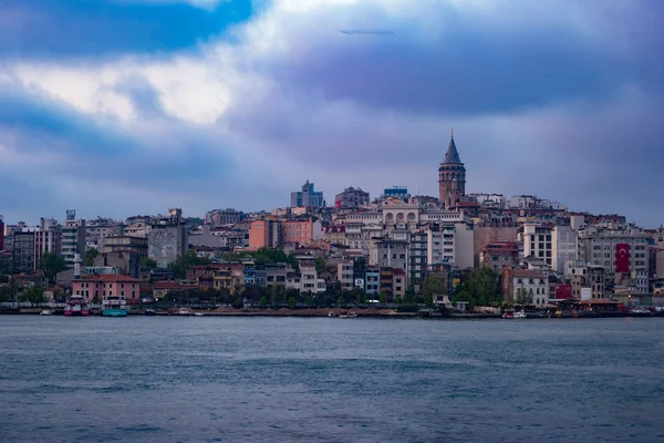 Beyoglu district historic architecture and Galata tower medieval landmark in Istanbul, Turkey — Stock Photo, Image