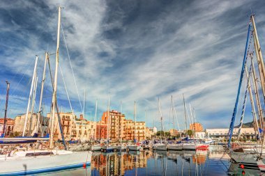 Tekneler ve yatlar La Cala Bay, Palermo'da eski liman Park