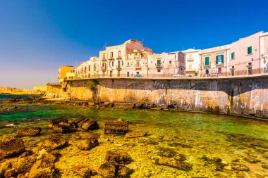 Ortigia sahil Adası'nda Syracuse şehir