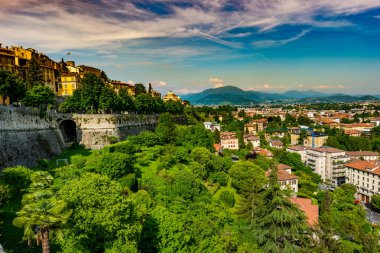 Panoramik Citta Alta, eski şehir. Bergamo