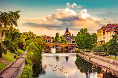 Cityscape Tapınağı Neuf Metz ile