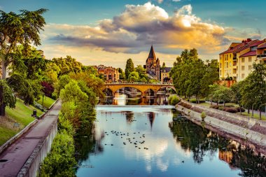 Cityscape Tapınağı Neuf Metz ile