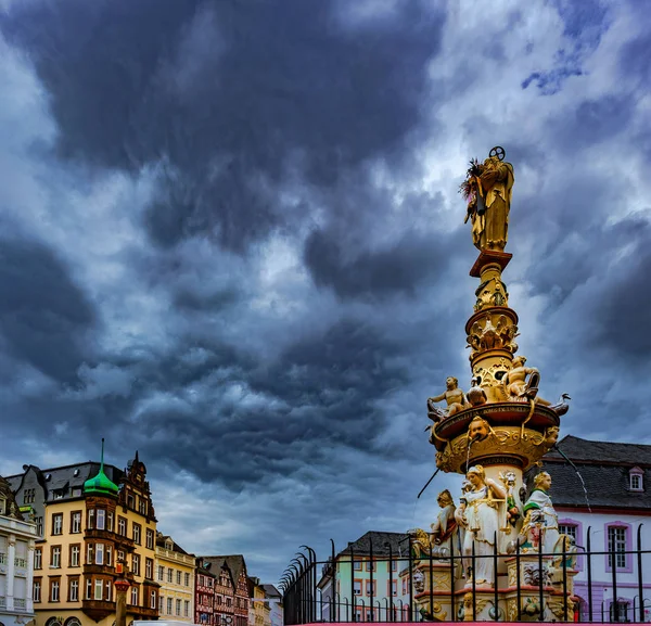 View of Hauptmarkt square in Trier, with historic fountain — Stock Photo, Image