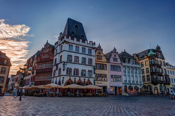 Historiska husfasader Main marknaden Trier — Stockfoto