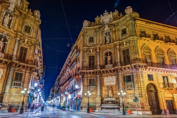 Praça central Quattro Canti em Palermo, Italia . — Fotografia de Stock