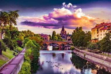 Cityscape Tapınağı Neuf Metz ile