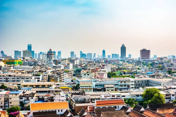 Bangkok Manastırı ve modern ofis binaları havadan görünümü