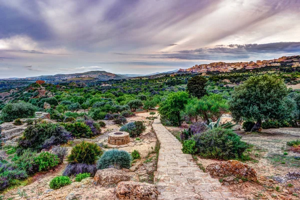 Agrigento, Sicilya. Tapınak Castor ve Pollux