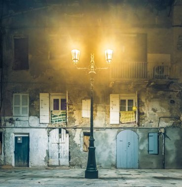 Avrupa'nın eski duvara Vintage fener