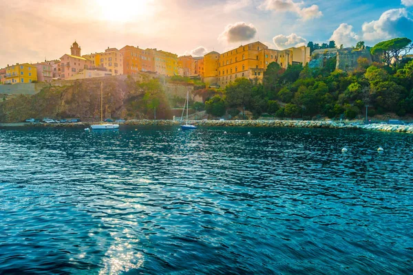 Bastia Altstadt, Leuchtturm und Hafen. — Stockfoto