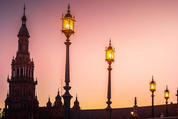 Spaanse Plein in Sevilla 's nachts, Spanje. — Stockfoto