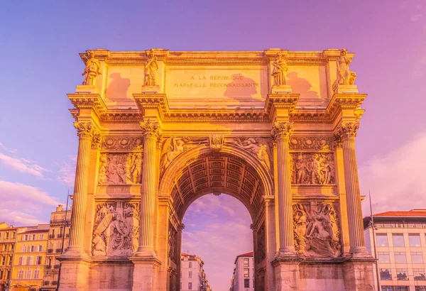 Porte Royale - triumfální oblouk v Marseille, Francie. — Stock fotografie